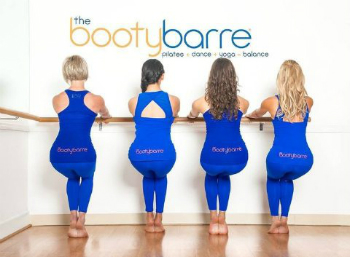  ‘부티바’(booty barre)는 2009년 트레이너 트레이시 멀렛(Tracey Mallett)이 고안한 발레를 기본 요소로 댄스, 필라테스 동작을 퓨전시켜 지루하지 않고 재밌게 즐길 수 있는 운동이다. 