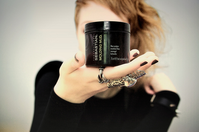 화장품 제조사인지 판매사인지 헷갈리는 현행 ‘제조판매업자’ 표기를 명확히 하기 위해 판매사를 ‘전문판매업자’와 ‘책임유통관리업자’로 세분화하는 방안이 오히려 소비자 혼란을 키울 수 있다는 지적이다.