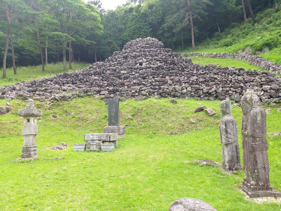 망국의 한을 간직한 구형왕릉