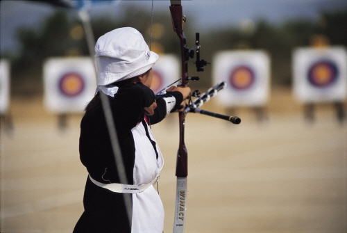 탄산수에 자몽이나 레몬 등 과일향의 합성감미료가 포함되면 산도가 더 낮아질 수 있어 첨가물이 없는 제품이 치아건강엔 더 좋다.