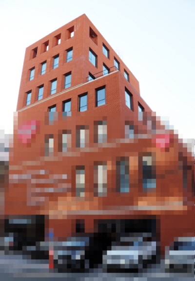 백내장·노안수술 관련 부당허위청구로 대표원장이 의사면허 정지 처분을 당한 서울 강남의 E안과 