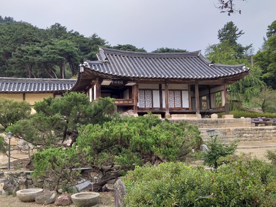 명재고택의 얼굴인 사랑채