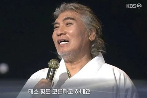  ‘나훈아 신드롬’을 일으킨 지난 9월 30일 KBS2 방송의 ‘대한민국 어게인’ 콘서트 방송 캡처