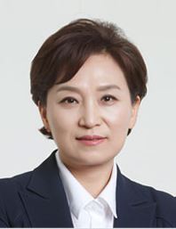 지난 8월 31일 김현미 국토교통부 장관은 국회 국토교통위원회 전체회의에서 “30대 청년층의 ‘영끌’(패닉바잉)이 안타깝다”며 “좀 기다렸다가 적정하고 합리적인 가격에 매수·분양받는 게 적절하다”고 말해 논란을 일으켰다. 사진 출처= 국토교통부 