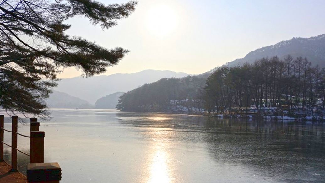 초겨울 산정호수의 석양